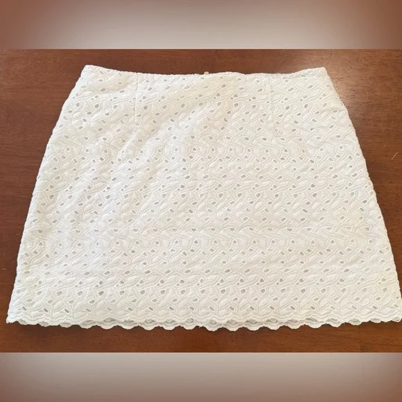 Lilly Pulitzer Tate Mini Skirt in Resort White Eyelet Lace - Picture 3 of 6